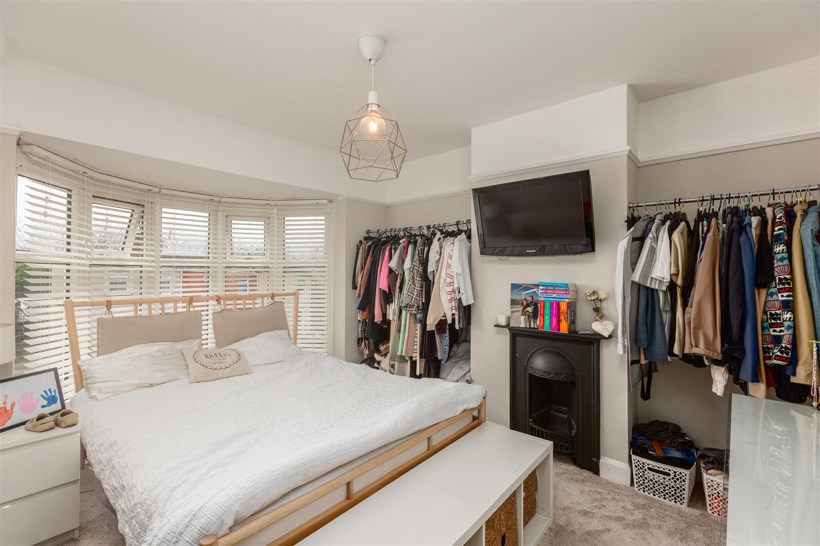 Carmarthen Road, Fforestfach, Swansea, SA5 4BN
